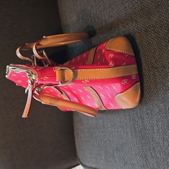 Dooney and Bourke Pink Signature Handbag - Picture 4 of 8